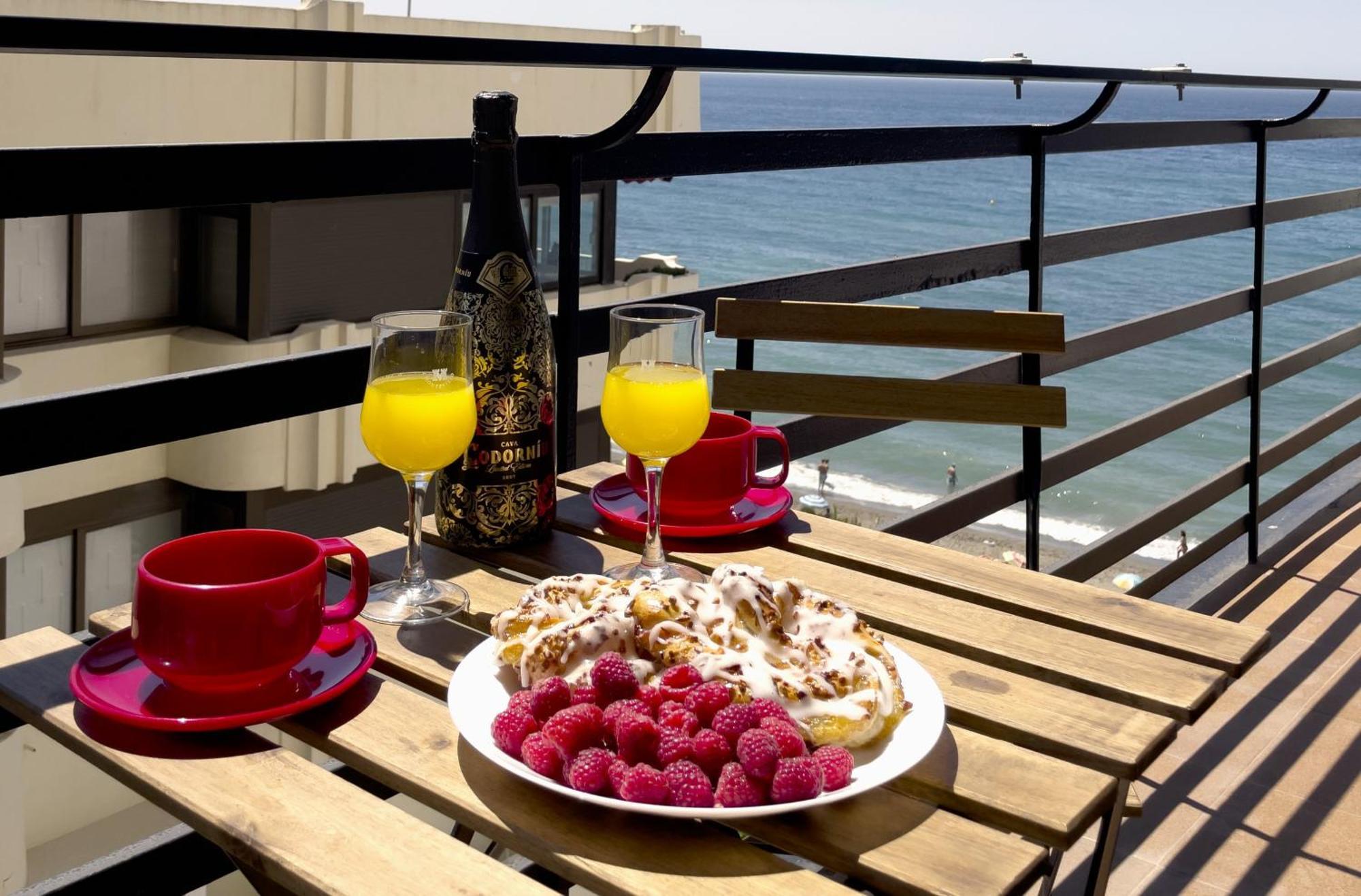 Mediterraneo 508. Fantastic Studio On The Beachfront With Sea Views. Marbella Exterior foto